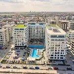 Seaside Serenity Apartment In Infinity Beach Resort - Parking