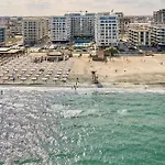 Seaside Serenity Apartment In Infinity Beach Resort - Parking