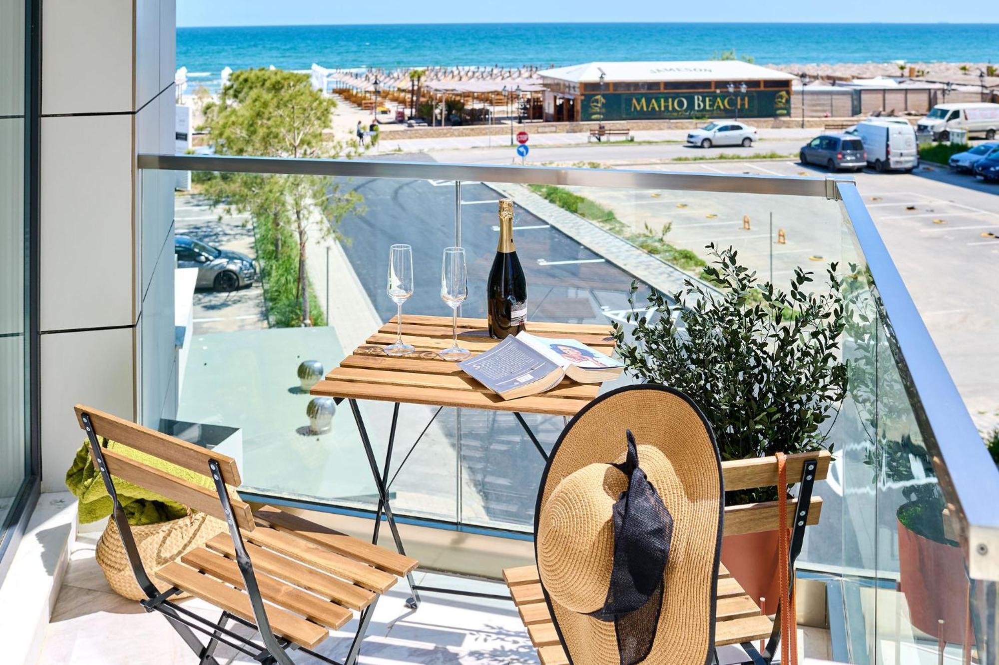 Seaside Serenity In Infinity - Parking