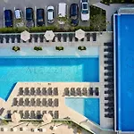 Seaside Serenity Apartment In Infinity Beach Resort - Parking