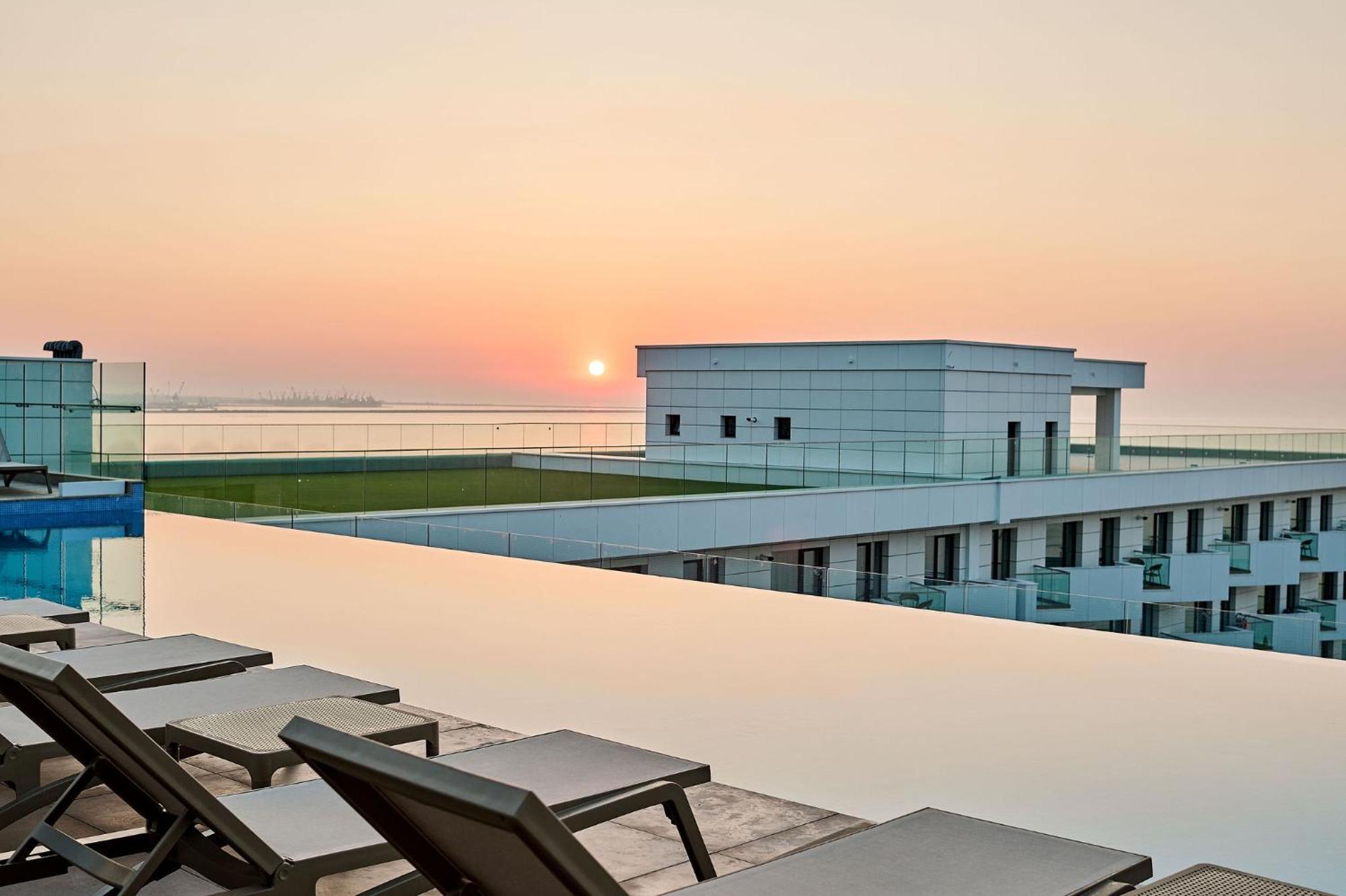Seaside Serenity In Infinity - Parking Apartment *