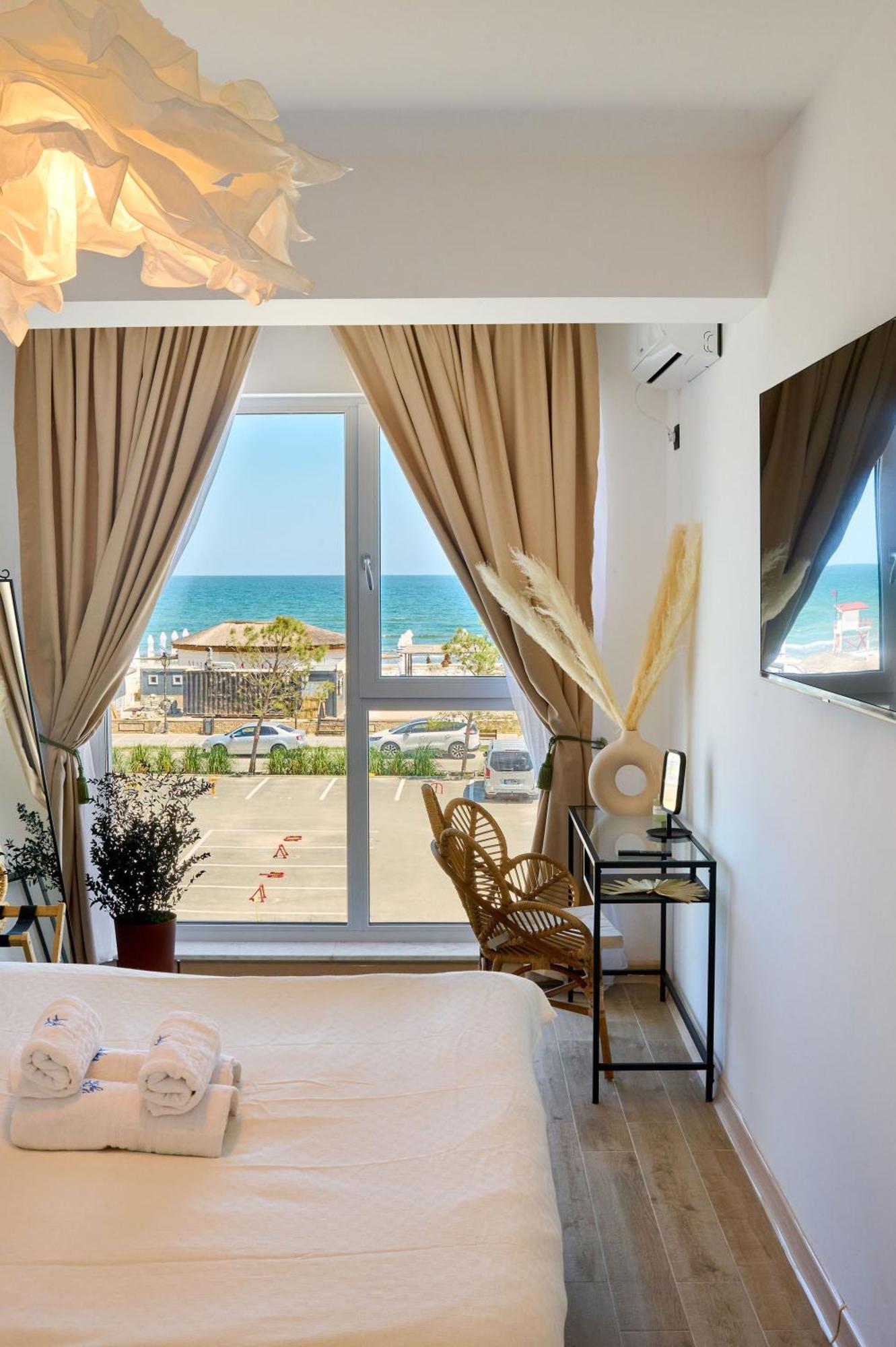Seaside Serenity In Infinity - Parking Apartment *