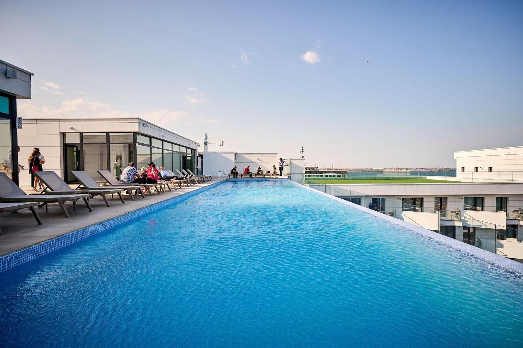 Apartment Seaside Serenity In Infinity - Parking