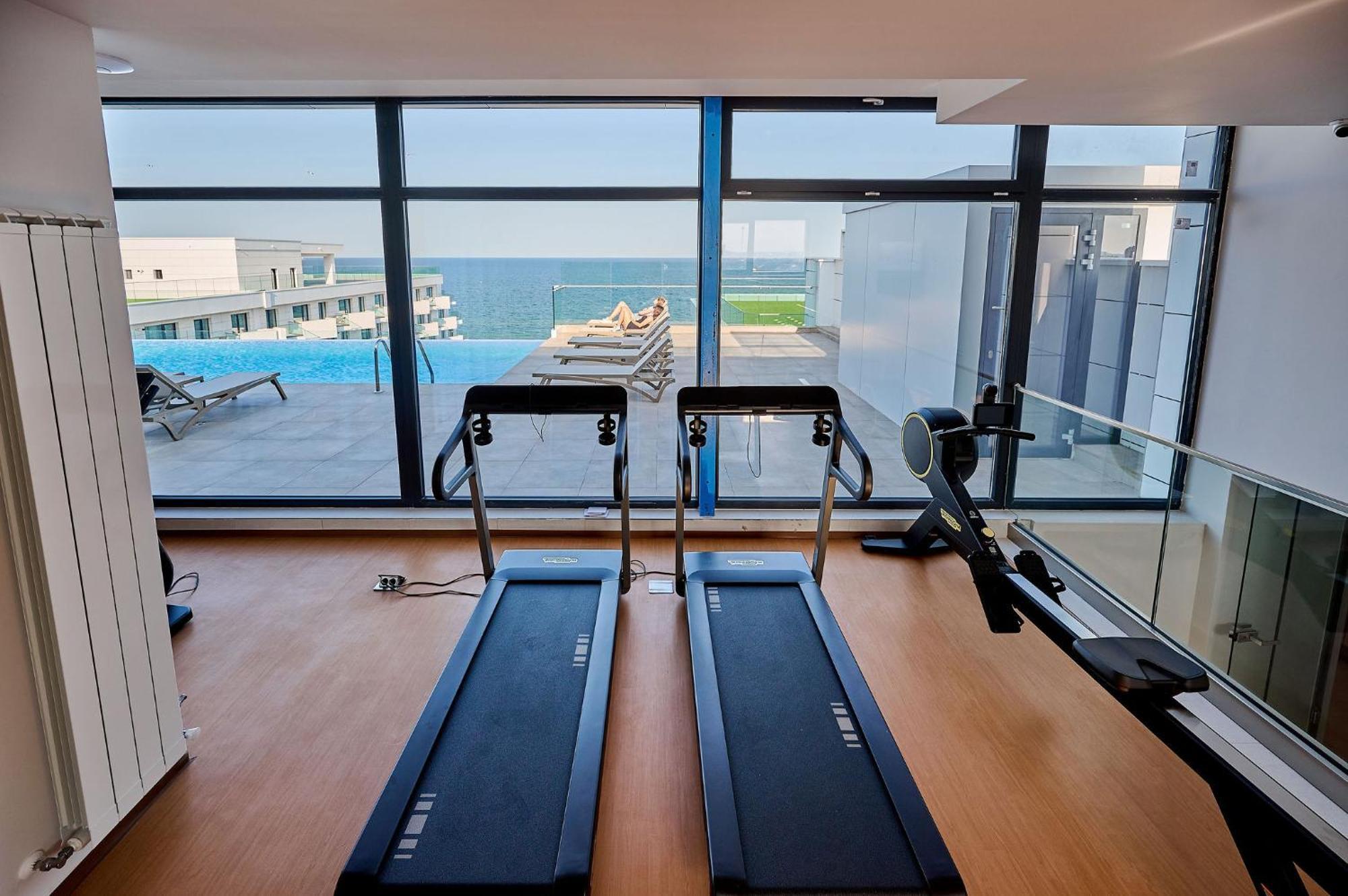 Seaside Serenity In Infinity - Parking Apartment Mamaia